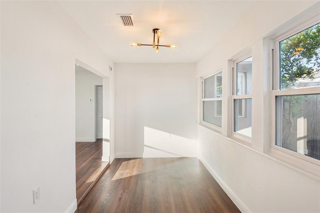 待售: $520,000 (3 贝兹, 1 浴室, 1147 平方英尺)