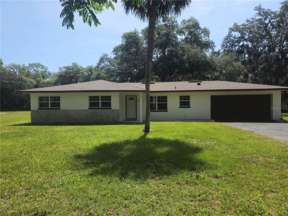 Recently Sold: $385,000 (3 beds, 2 baths, 1366 Square Feet)