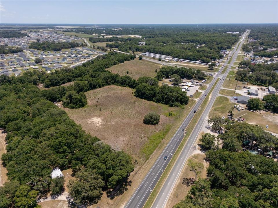 На продажу: $2,890,000 (21.16 acres)