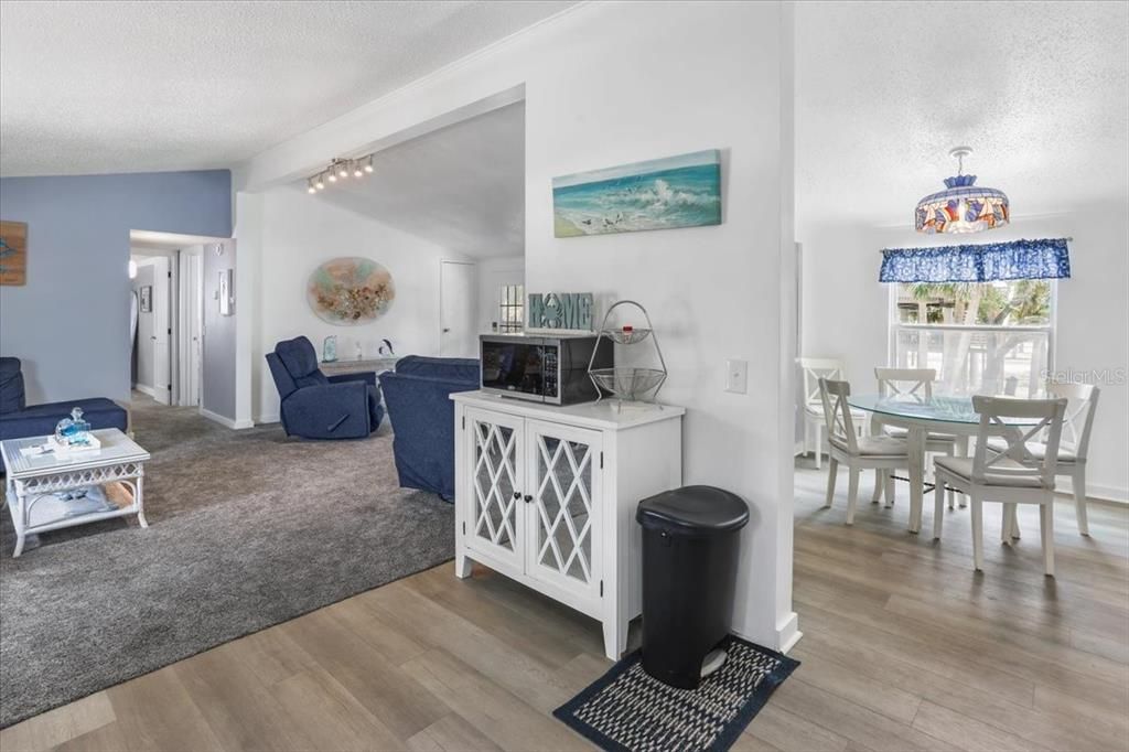 En Venta: $449,000 (5 camas, 3 baños, 1672 Pies cuadrados)