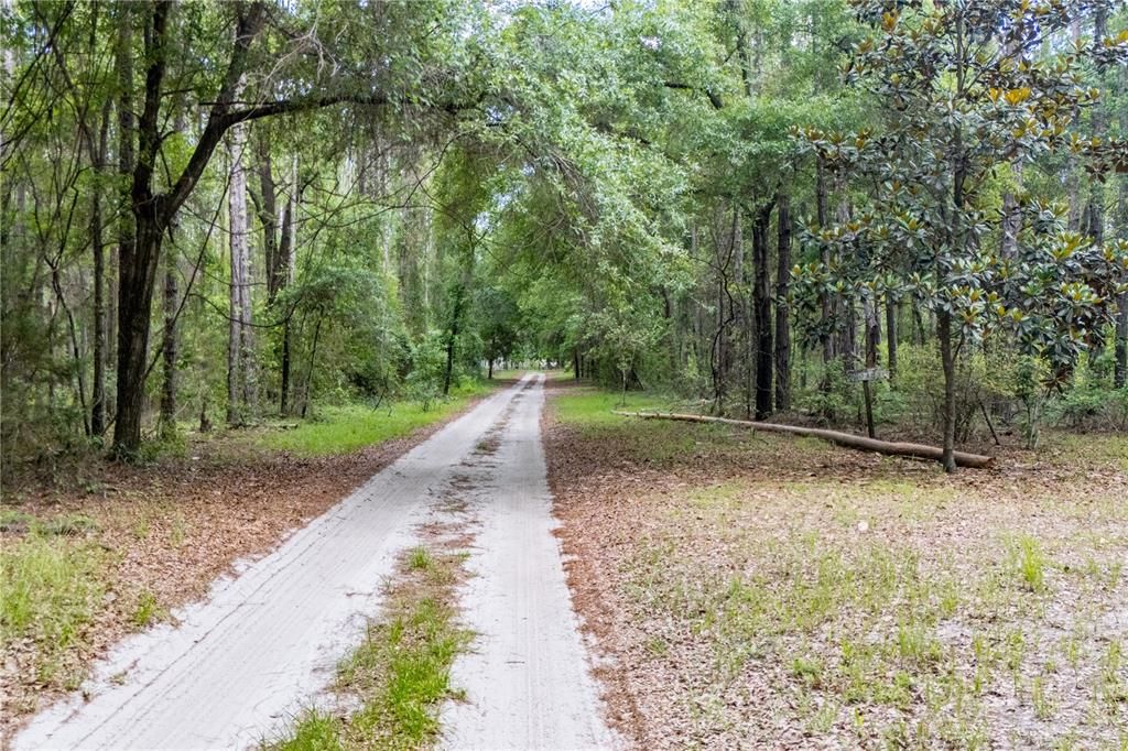 En Venta: $4,500,000 (16.88 acres)