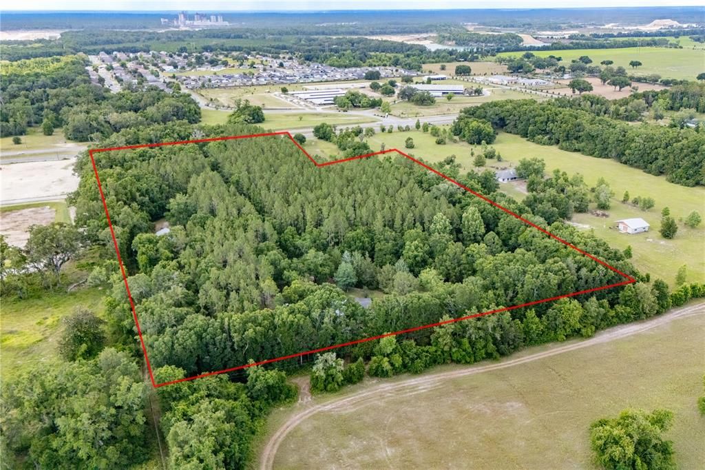 En Venta: $4,500,000 (16.88 acres)