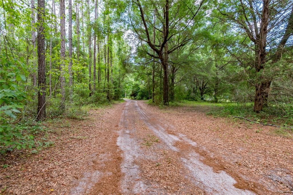 En Venta: $4,500,000 (16.88 acres)