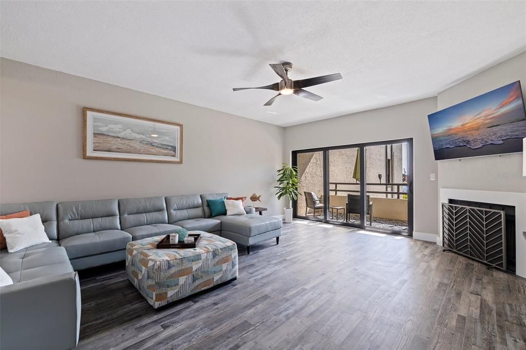 For Sale: $699,000 (2 beds, 2 baths, 1676 Square Feet)