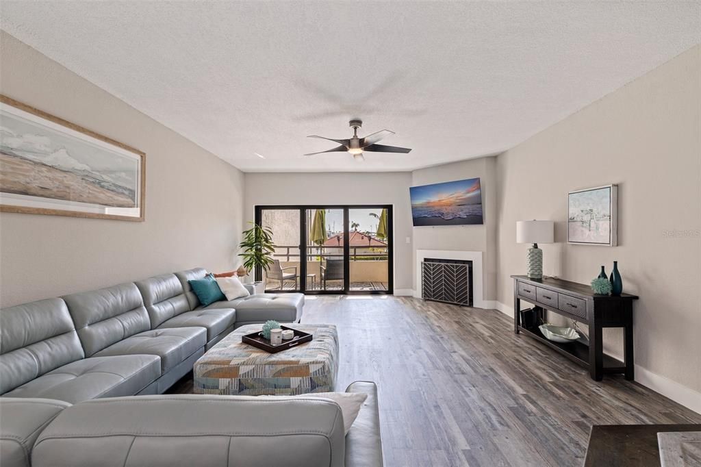 For Sale: $699,000 (2 beds, 2 baths, 1676 Square Feet)