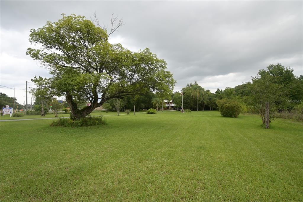 合同活跃: $775,000 (4 贝兹, 2 浴室, 1796 平方英尺)