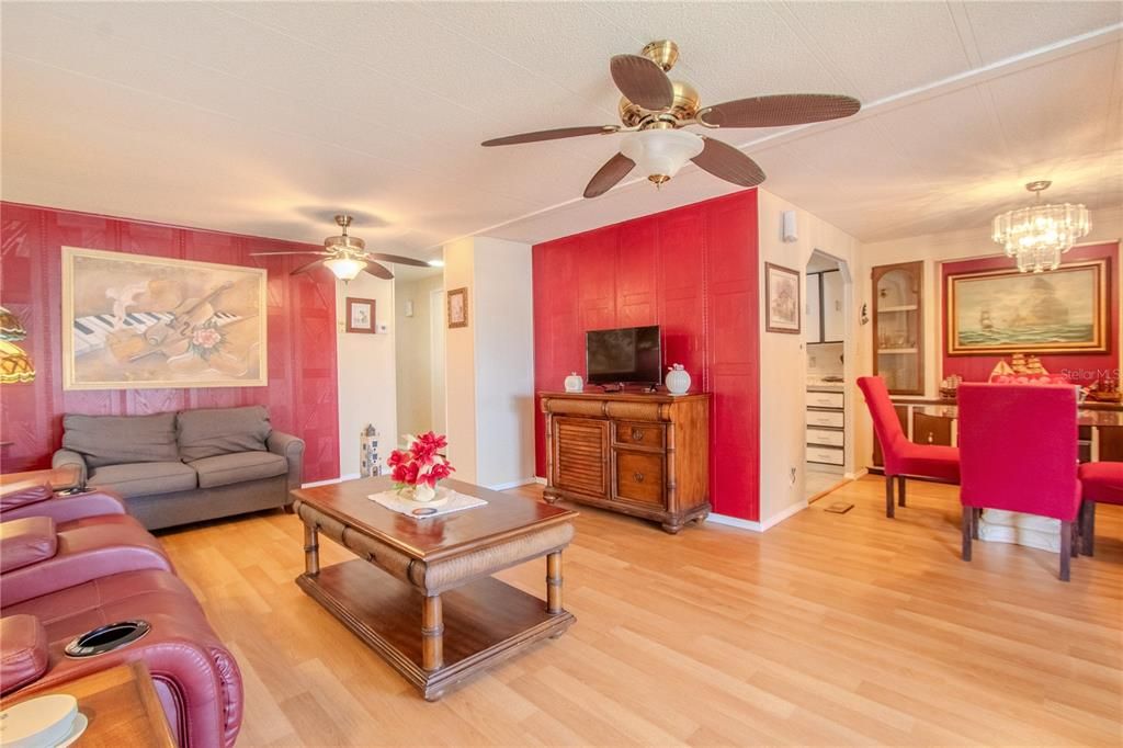 待售: $169,900 (2 贝兹, 2 浴室, 1112 平方英尺)