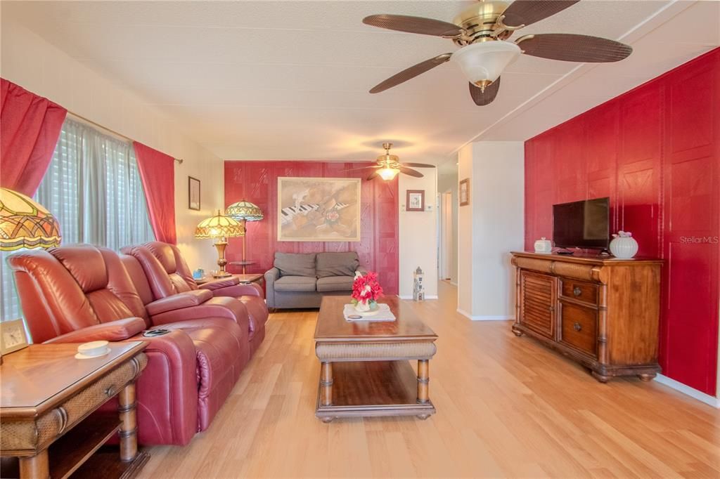 待售: $169,900 (2 贝兹, 2 浴室, 1112 平方英尺)