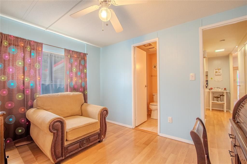 待售: $169,900 (2 贝兹, 2 浴室, 1112 平方英尺)