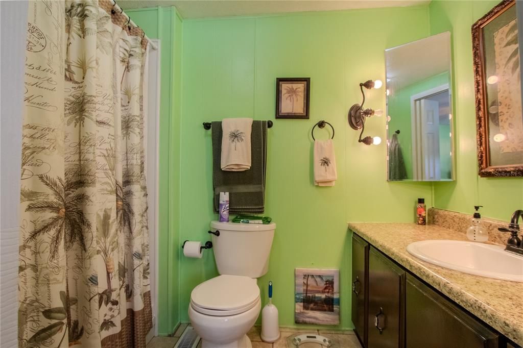 待售: $169,900 (2 贝兹, 2 浴室, 1112 平方英尺)