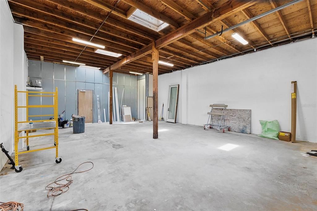 Под контрактом: $1,245,000 (0 спален, 0 ванн, 1051 Квадратных фут)