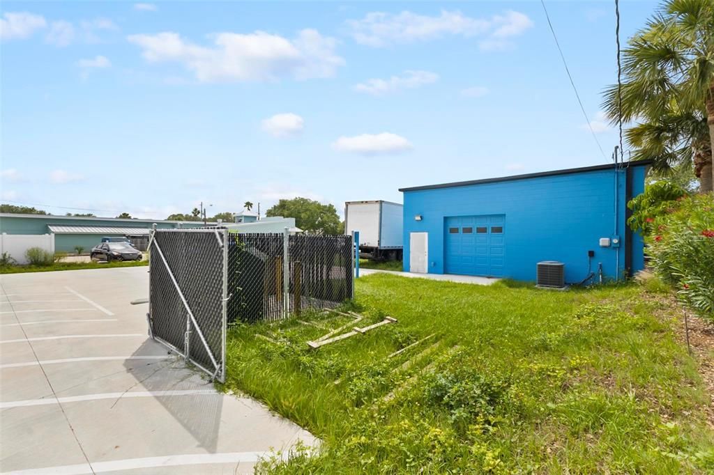 Под контрактом: $1,245,000 (0 спален, 0 ванн, 1051 Квадратных фут)