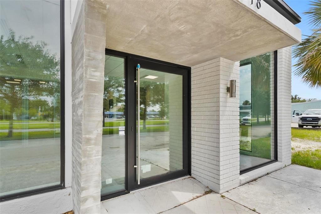 Под контрактом: $1,245,000 (0 спален, 0 ванн, 1051 Квадратных фут)