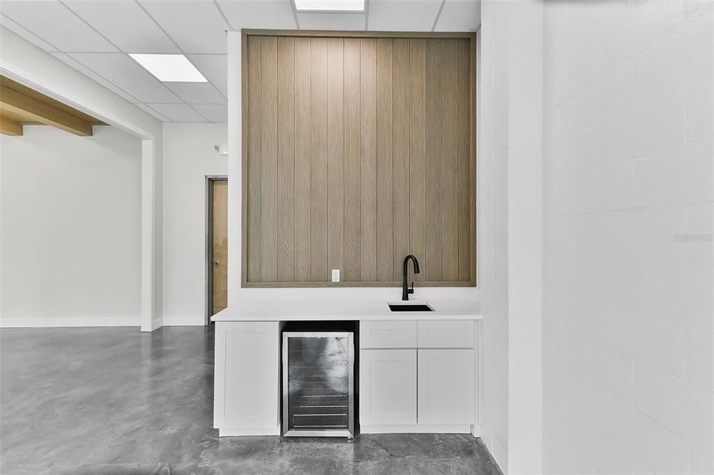 Под контрактом: $1,245,000 (0 спален, 0 ванн, 1051 Квадратных фут)