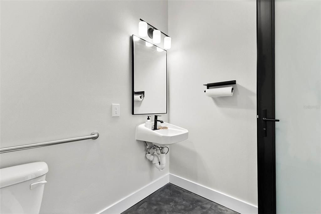 Под контрактом: $1,245,000 (0 спален, 0 ванн, 1051 Квадратных фут)