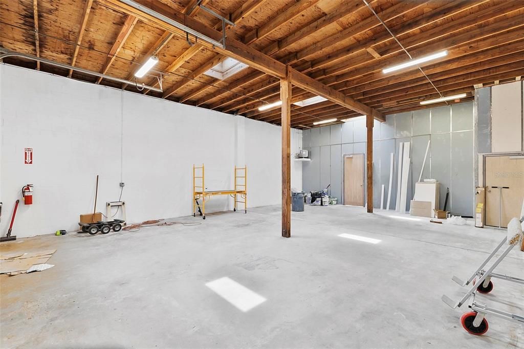 Под контрактом: $1,245,000 (0 спален, 0 ванн, 1051 Квадратных фут)