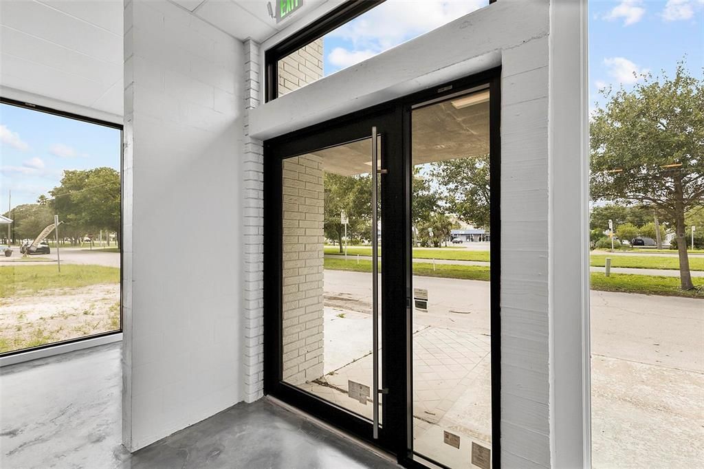 Под контрактом: $1,245,000 (0 спален, 0 ванн, 1051 Квадратных фут)