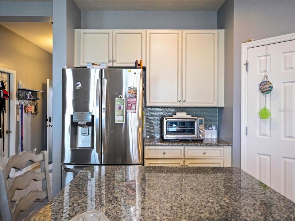 For Sale: $799,000 (5 beds, 3 baths, 2564 Square Feet)