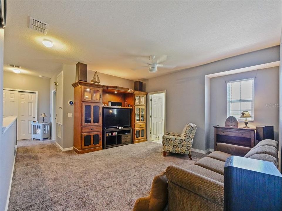 For Sale: $799,000 (5 beds, 3 baths, 2564 Square Feet)