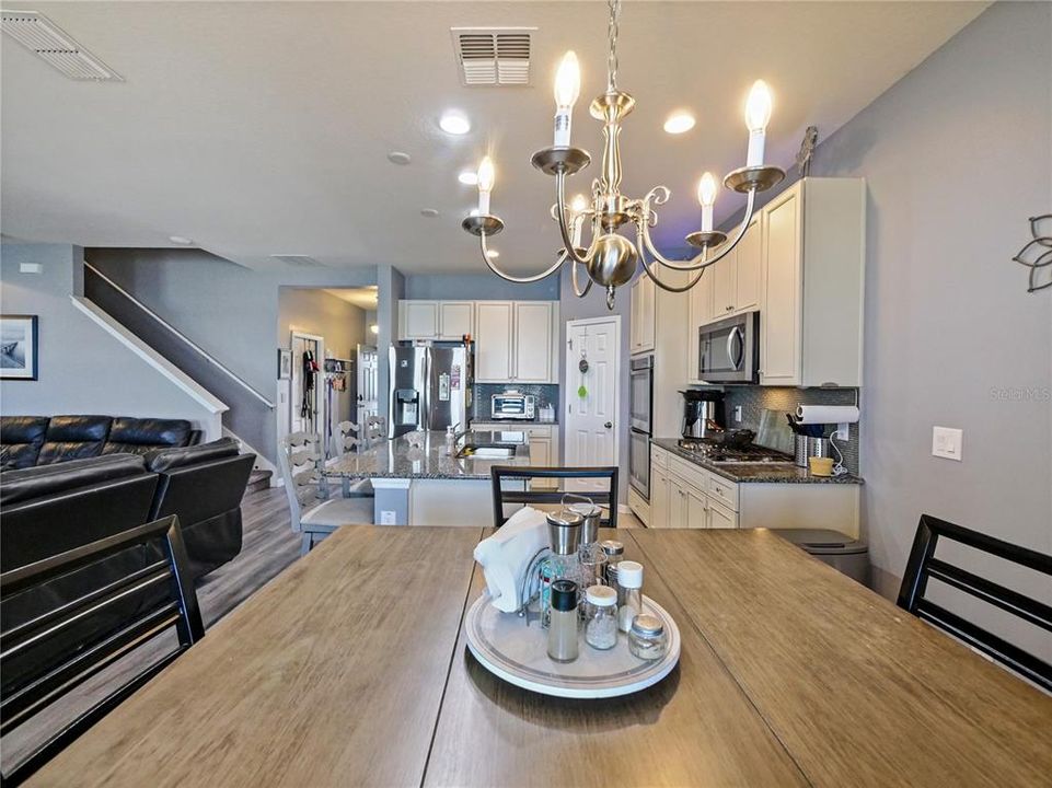 For Sale: $799,000 (5 beds, 3 baths, 2564 Square Feet)