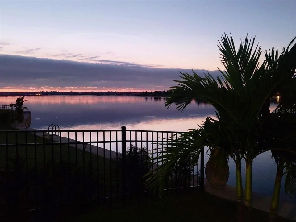 For Sale: $799,000 (5 beds, 3 baths, 2564 Square Feet)