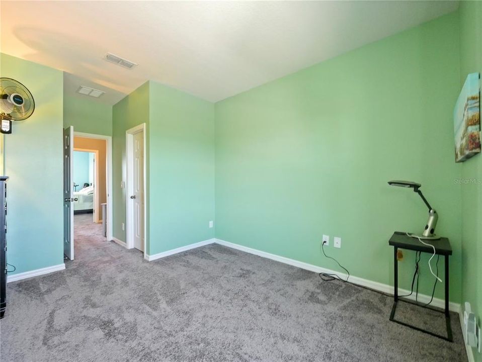 For Sale: $799,000 (5 beds, 3 baths, 2564 Square Feet)