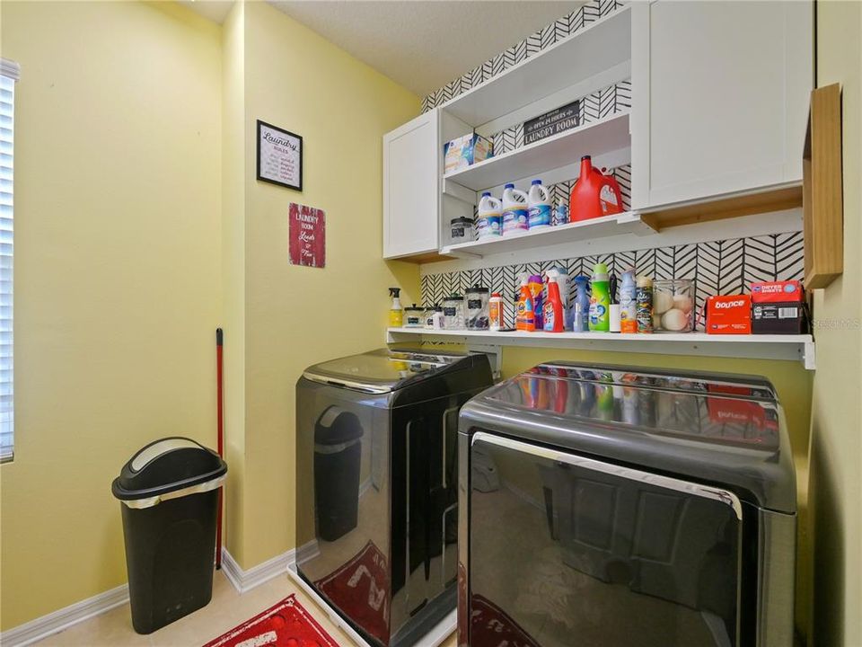 For Sale: $799,000 (5 beds, 3 baths, 2564 Square Feet)