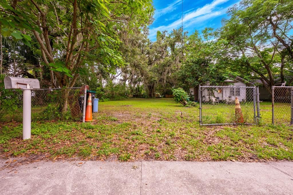 Под контрактом: $250,000 (2 спален, 1 ванн, 600 Квадратных фут)