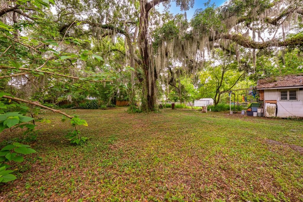 Под контрактом: $250,000 (2 спален, 1 ванн, 600 Квадратных фут)