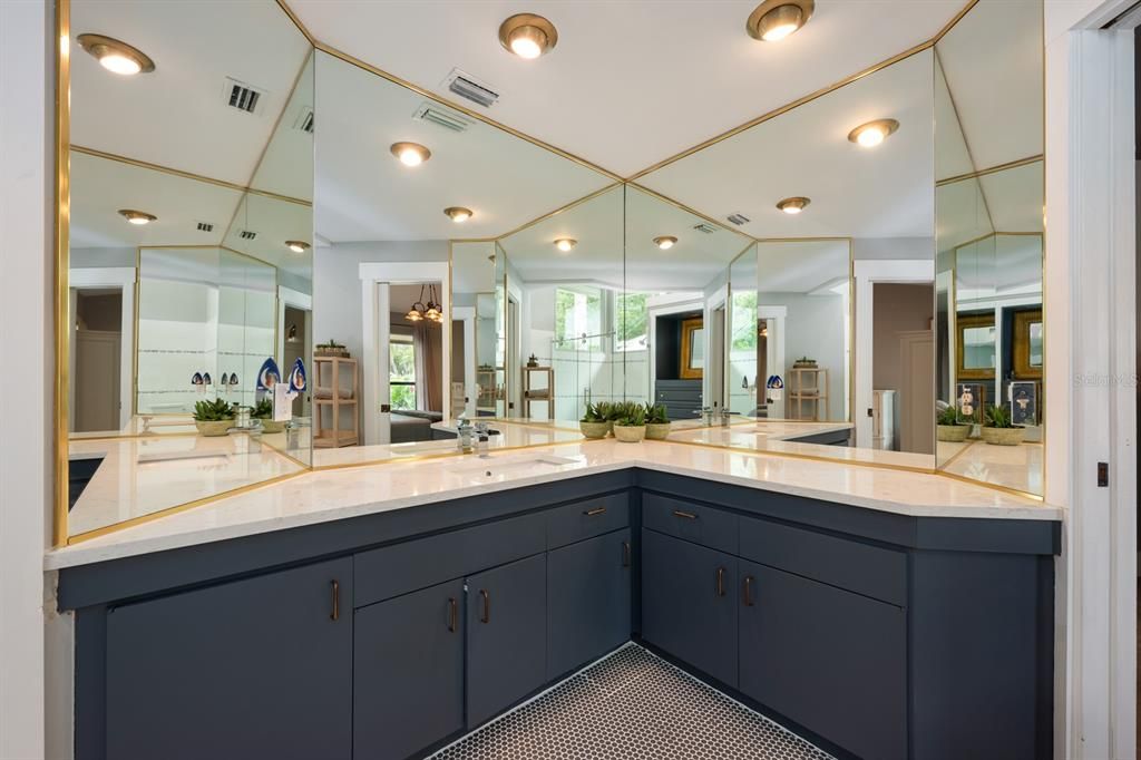 待售: $1,850,000 (5 贝兹, 4 浴室, 5464 平方英尺)