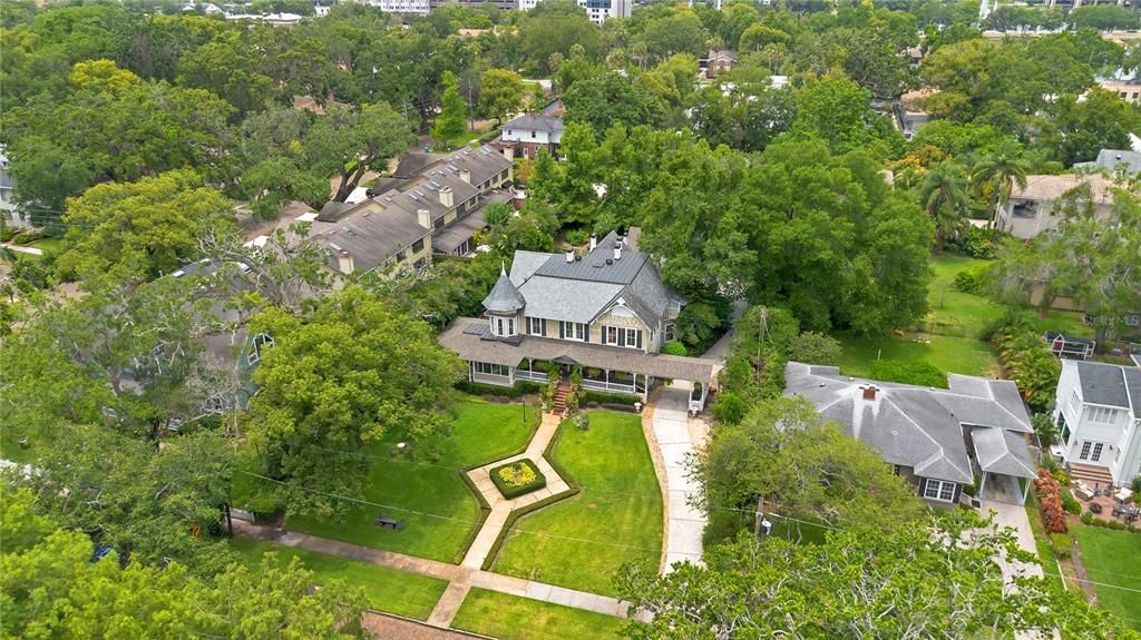 For Sale: $3,499,000 (6 beds, 5 baths, 6261 Square Feet)