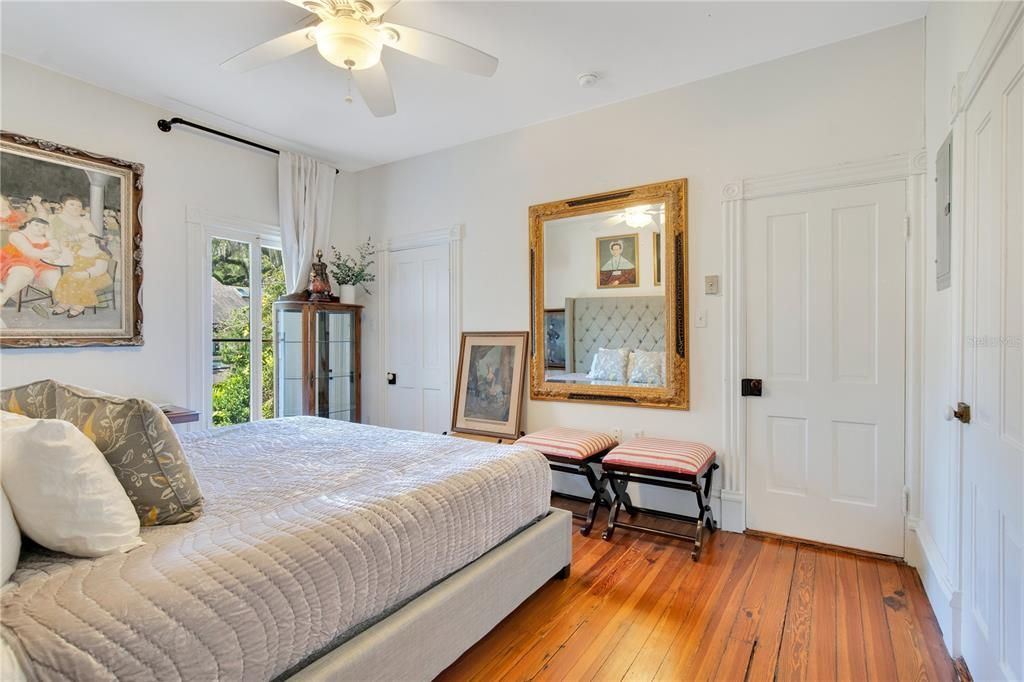 For Sale: $3,499,000 (6 beds, 5 baths, 6261 Square Feet)