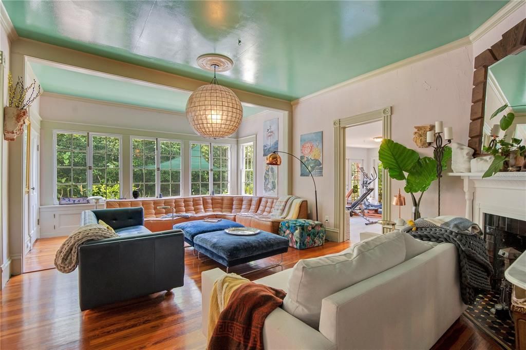 For Sale: $3,499,000 (6 beds, 5 baths, 6261 Square Feet)