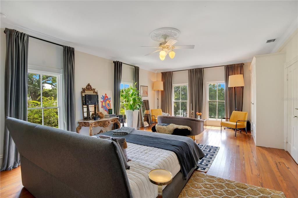 For Sale: $3,499,000 (6 beds, 5 baths, 6261 Square Feet)