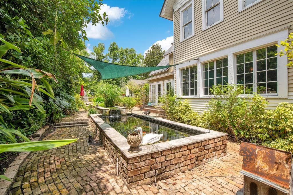 For Sale: $3,499,000 (6 beds, 5 baths, 6261 Square Feet)