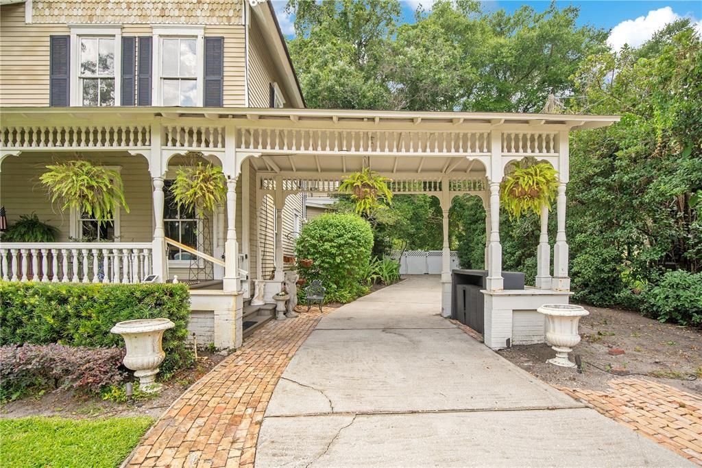 For Sale: $3,499,000 (6 beds, 5 baths, 6261 Square Feet)