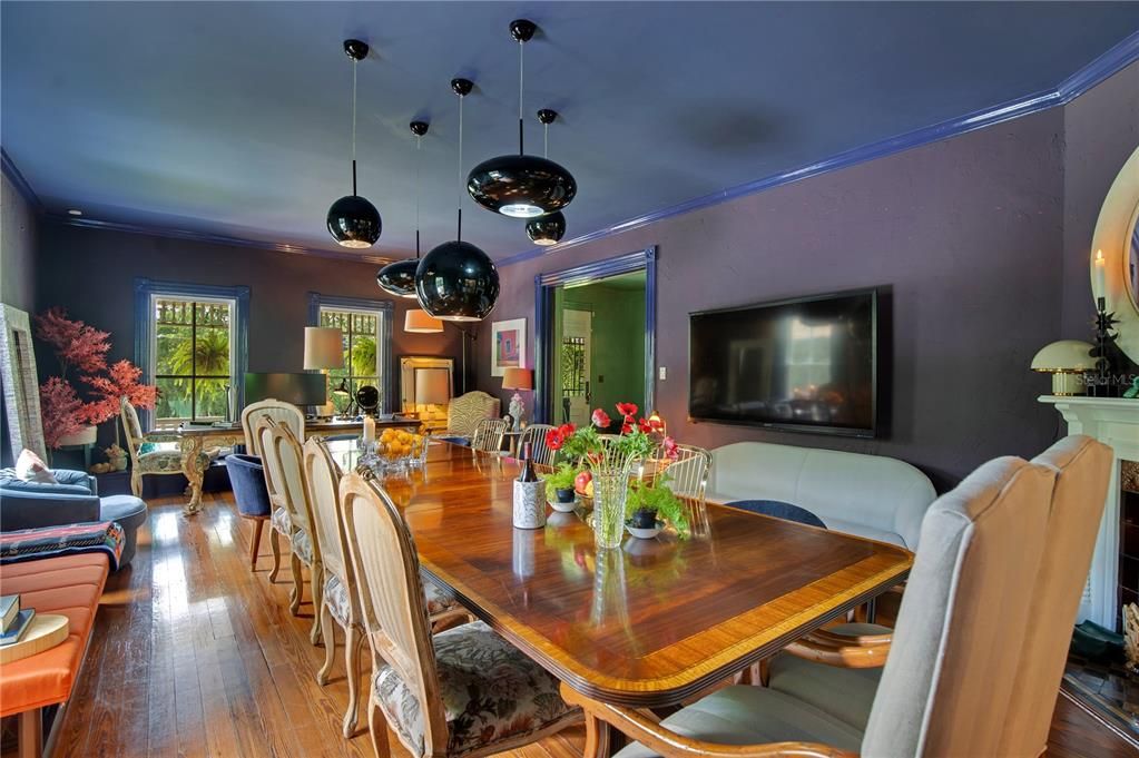 For Sale: $3,499,000 (6 beds, 5 baths, 6261 Square Feet)