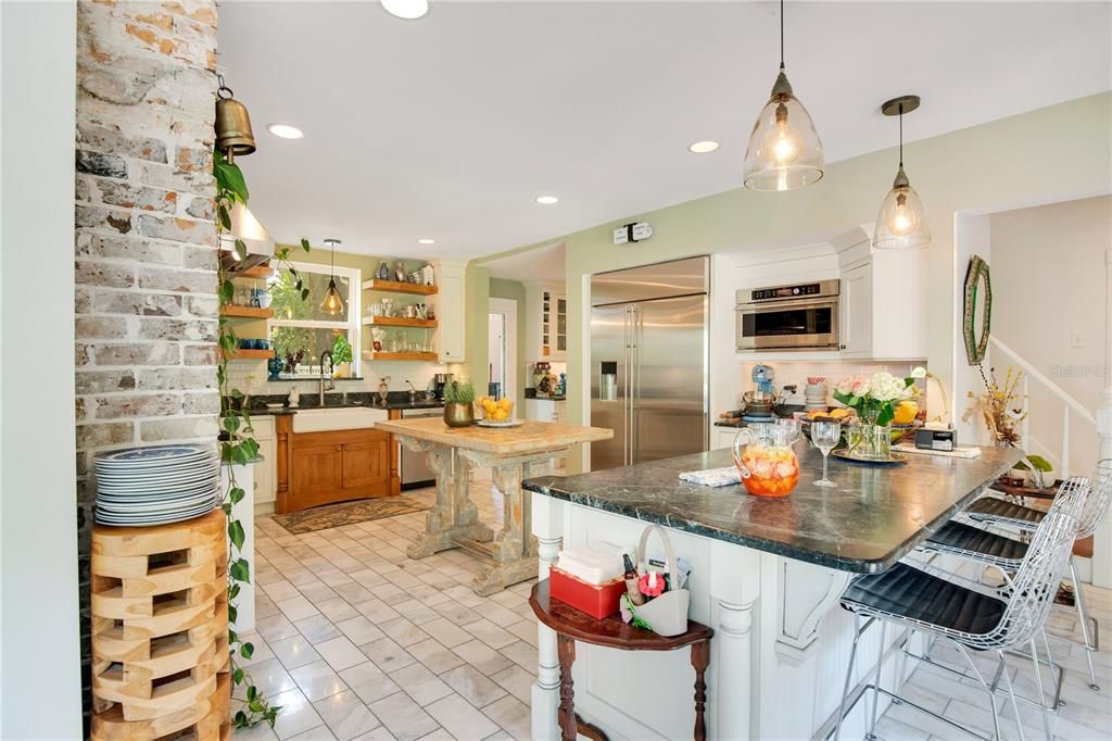 For Sale: $3,499,000 (6 beds, 5 baths, 6261 Square Feet)