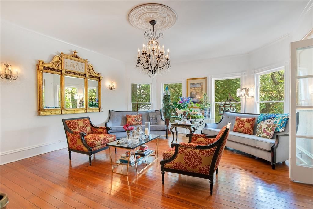 For Sale: $3,499,000 (6 beds, 5 baths, 6261 Square Feet)