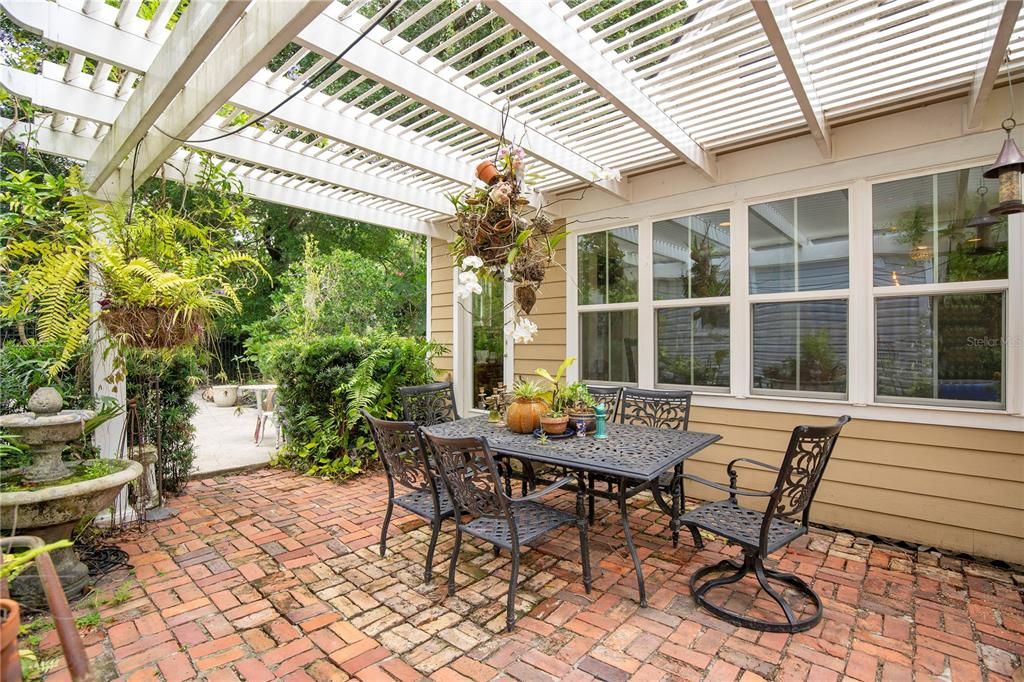 For Sale: $3,499,000 (6 beds, 5 baths, 6261 Square Feet)