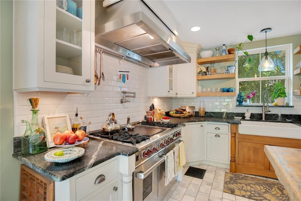 For Sale: $3,499,000 (6 beds, 5 baths, 6261 Square Feet)