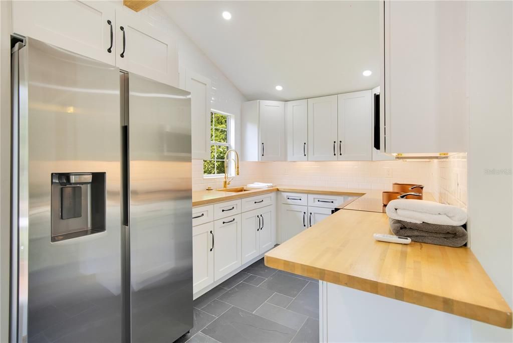 For Sale: $3,499,000 (6 beds, 5 baths, 6261 Square Feet)