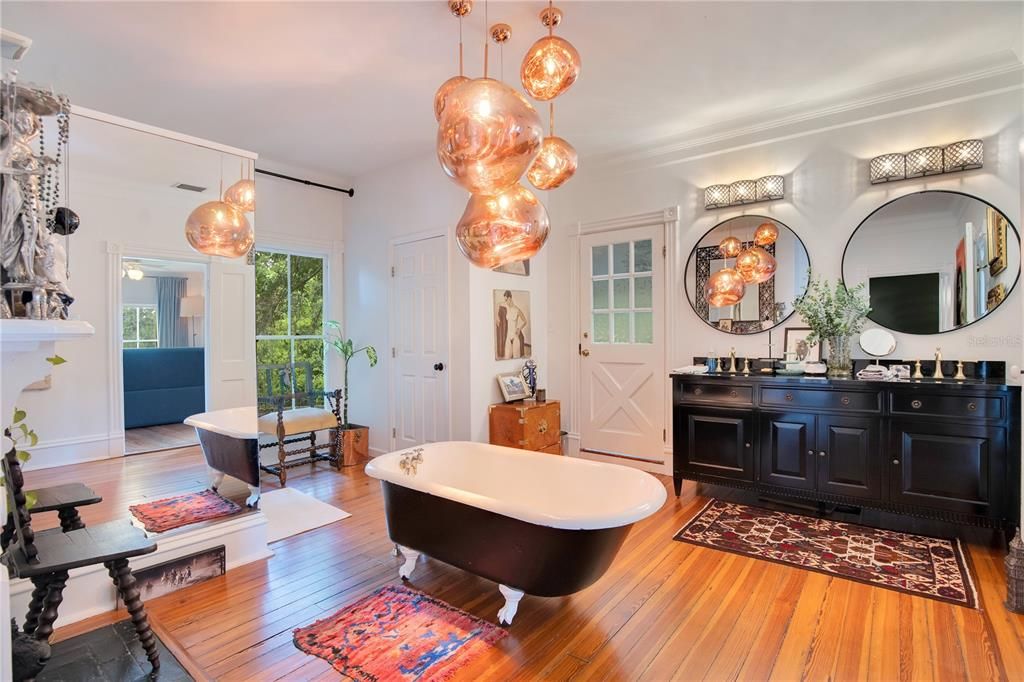 For Sale: $3,499,000 (6 beds, 5 baths, 6261 Square Feet)