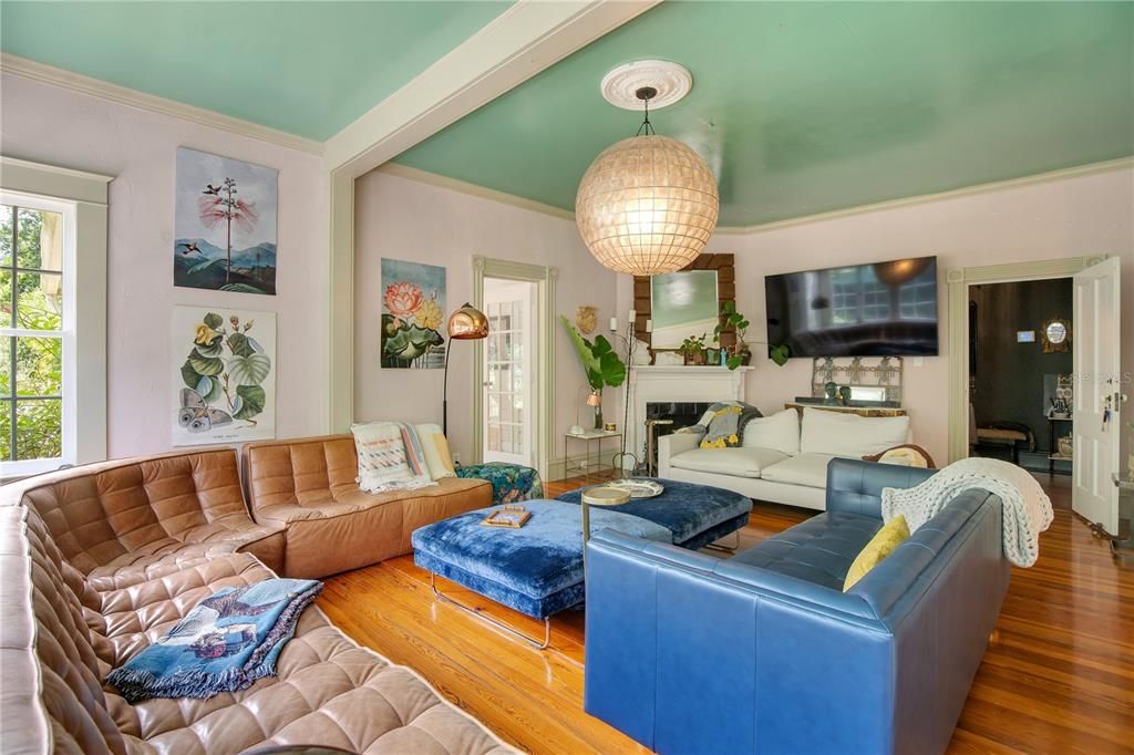 For Sale: $3,499,000 (6 beds, 5 baths, 6261 Square Feet)