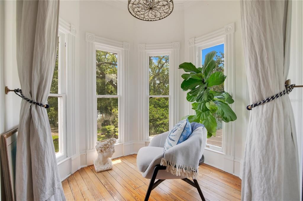 For Sale: $3,499,000 (6 beds, 5 baths, 6261 Square Feet)