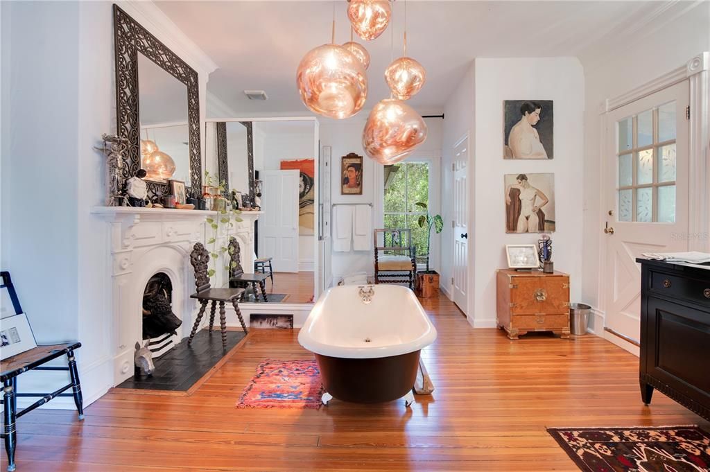 For Sale: $3,499,000 (6 beds, 5 baths, 6261 Square Feet)