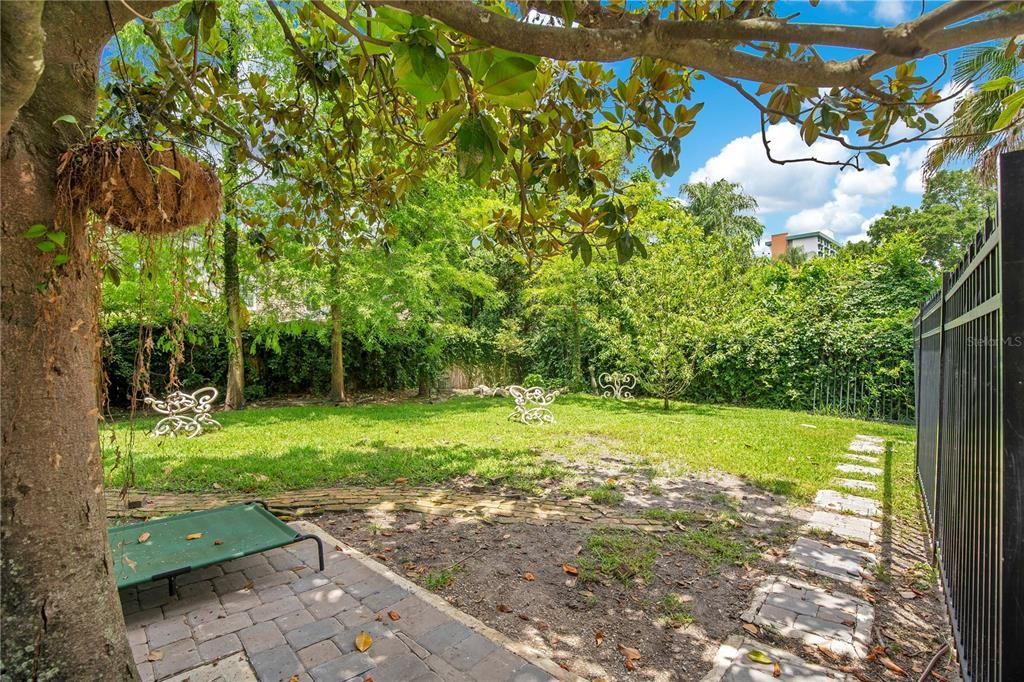 For Sale: $3,499,000 (6 beds, 5 baths, 6261 Square Feet)