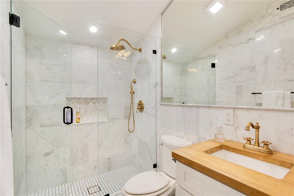 For Sale: $3,499,000 (6 beds, 5 baths, 6261 Square Feet)