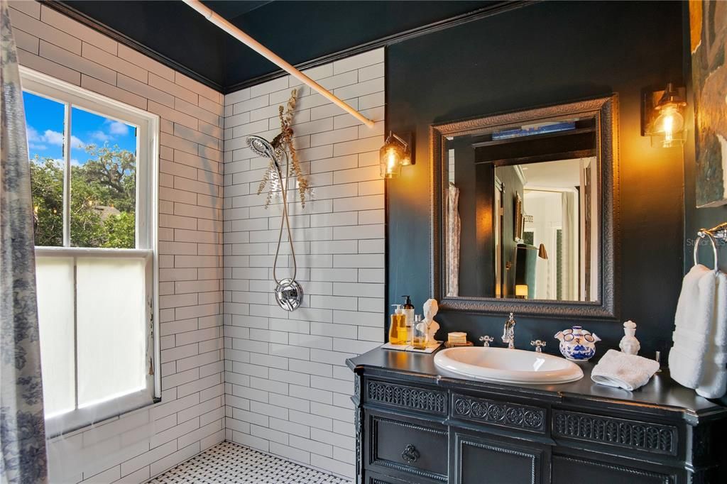 For Sale: $3,499,000 (6 beds, 5 baths, 6261 Square Feet)