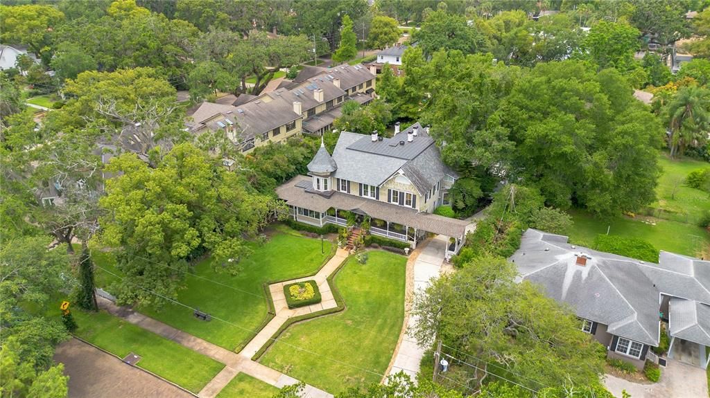 For Sale: $3,499,000 (6 beds, 5 baths, 6261 Square Feet)